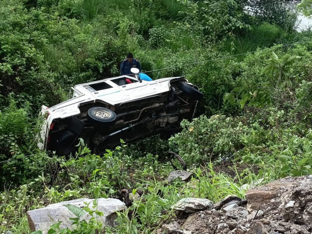 ताराखोलामा पिकअप जीप दुर्घटना