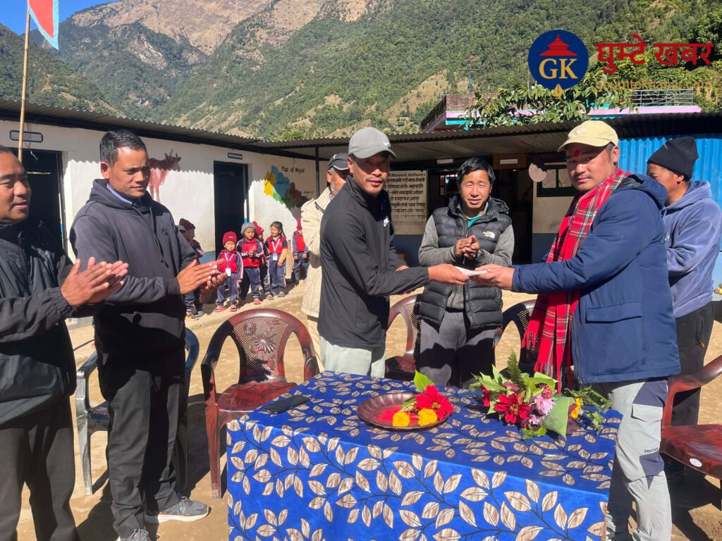 न्यु घुम्टे एजुकेशनल एकेडेमीमा नविन श्रीसलाइ सम्मान