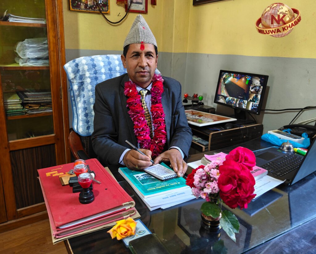 आर्थिक अभावका विद्यार्थीलाई राहत दिने खत्रीको प्रतिबद्धता